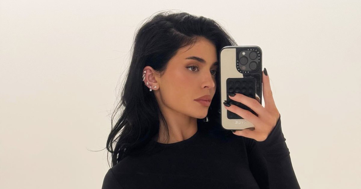 Celeb Hair Changes Kylie Jenner Shows Off New Long Hair Extensions 2